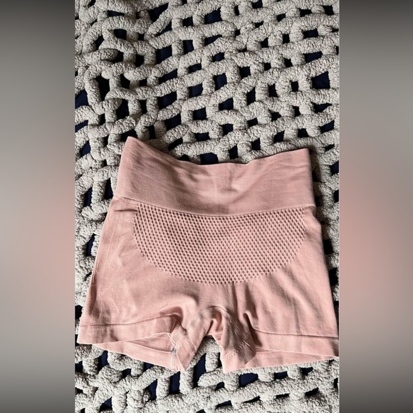 Message me ! Flawless Gymshark and lululemon shorts for sale - Picture 4 of 4